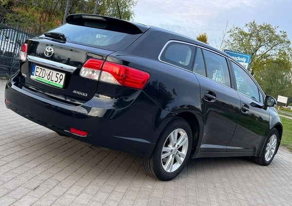 Toyota Avensis cena 36900 przebieg: 241000, rok produkcji 2013 z Pułtusk małe 326